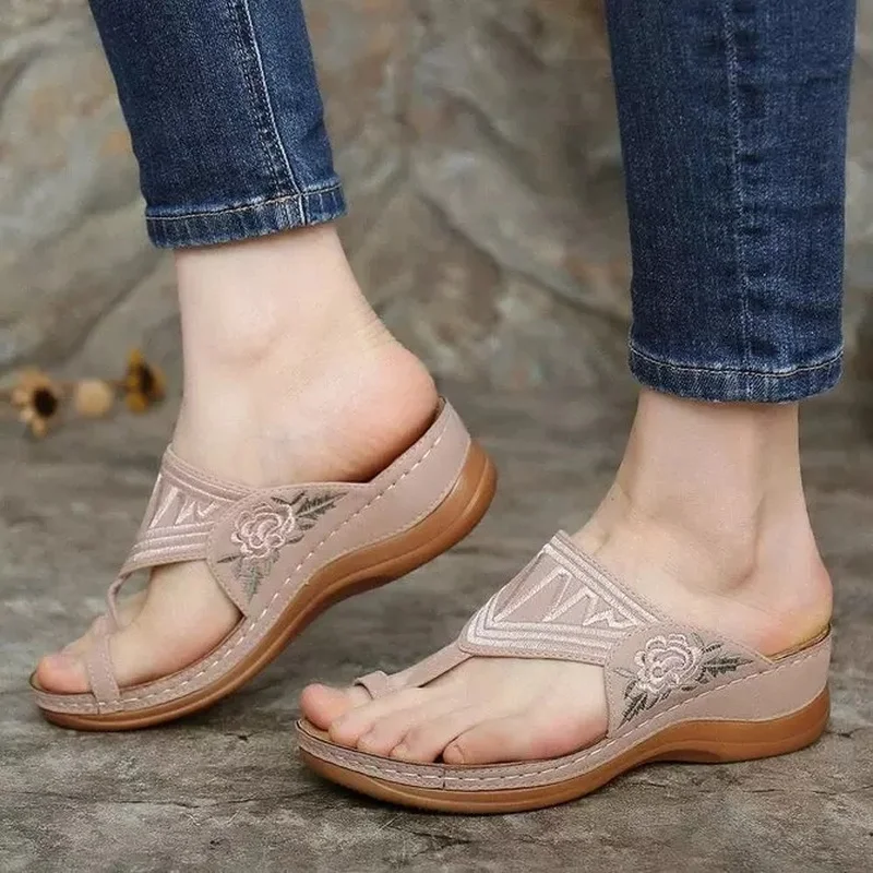 Nove japonke Ženske Copate Poletje Moda Vezene Flip-flops Ženske Čevlje Priložnostne Plaži na Prostem, Dame Plus Velikost Copate