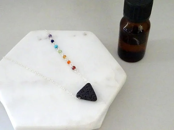 Čakro ogrlica z lava kamen Trikotnik lava rock ogrlica Sedem čakro, nakit Eterično Olje Difuzor Aromaterapija Ogrlica